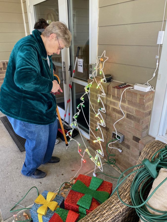 Joyce Porch Decorating-1MB